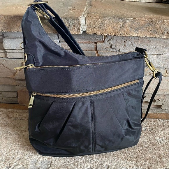 Travelon Anti Theft Signature 3 Compartment Crossbody Large Black Handbag Purse - Picture 2 of 14